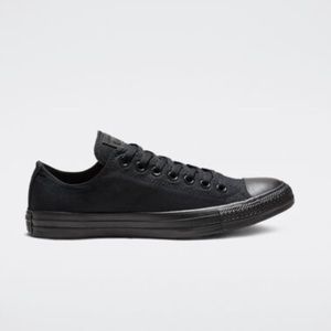 Low-Top Black Classic Cloth Converse Sneaker
